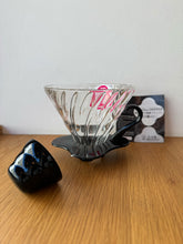 Lade das Bild in den Galerie-Viewer, HARIO Coffee Dripper V60 02 Glas/ Ceramic
