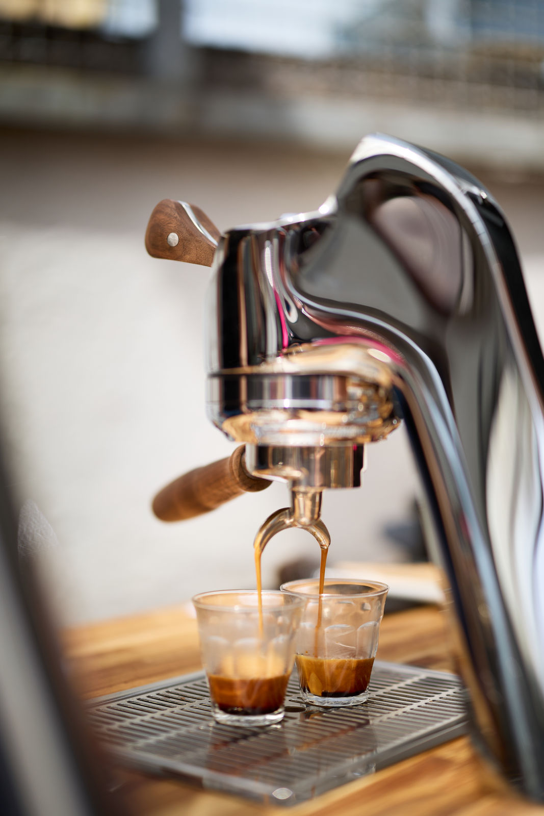 Modbar Espresso — Chrome-Kurven mit Doppel-Shot